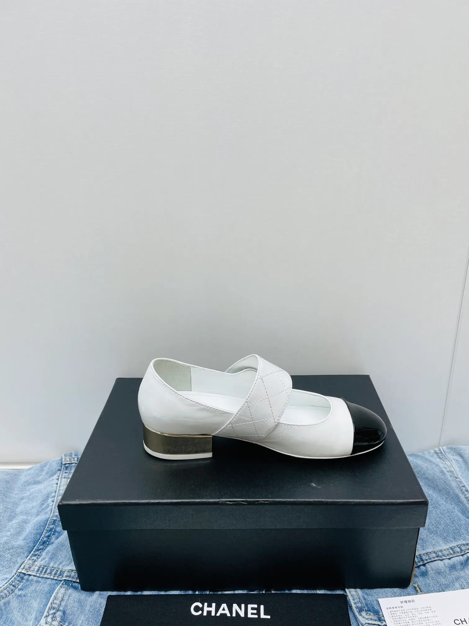 💕💕Factory direct selling price p480💕💕 Hot new model CHANEl 2023s Chanel classic rhombus Mary Jane shoes Celebrities Internet celebrity favorite Xiaohongshu highly recommends this year’s latest popular outfits A popular element you must not miss Personalized rust rhombus belt Elastic band and movable rotating metal buckle design suitable for any foot Soft lambskin lining Comfortable to wear and absorb sweat Fabric: Patent leather Lining: Sheepskin lining Outsole: Genuine leather outsole + electroplated heel Heel height: 3CM Code number: 35-40 (40 customized items are not returnable)